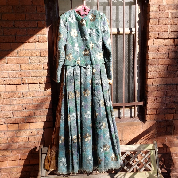 Dresses & Skirts - Vintage gown